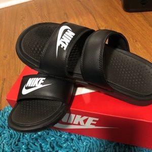 girls nike slides